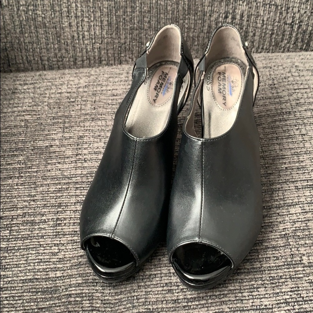 Life Stride memory foam open toes heels